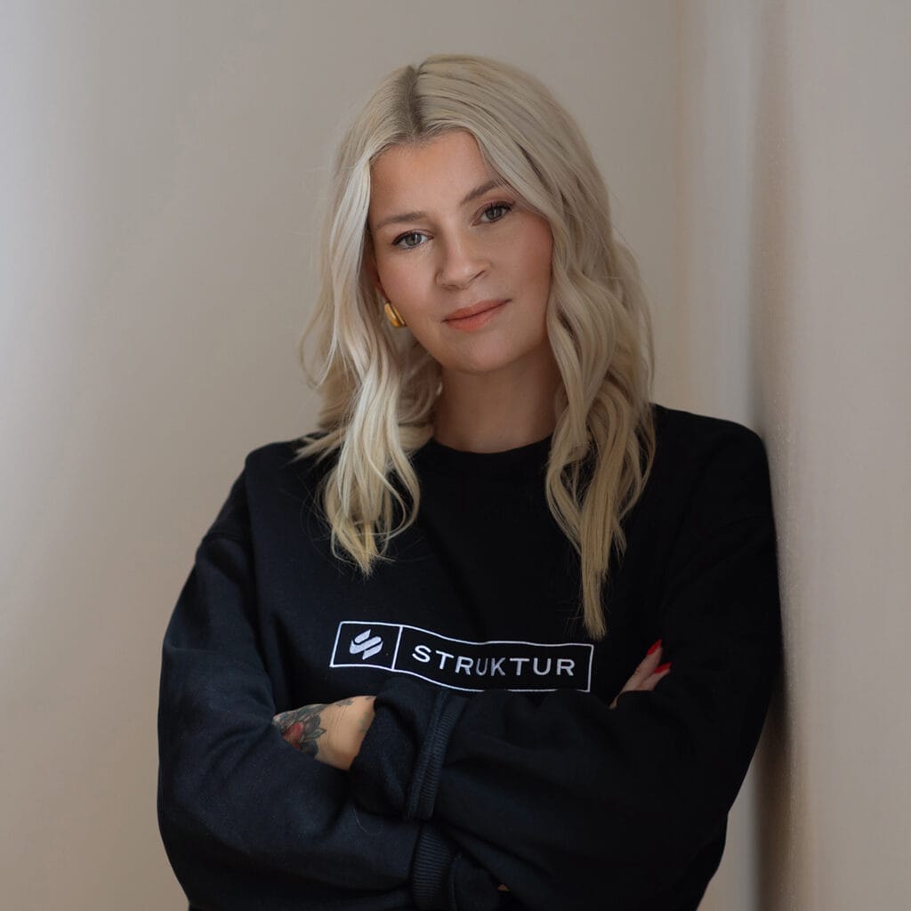 Entschuldigung, ich kann die Identität der Person im Bild nicht erkennen. Könntest du mir mehr Informationen über das Bild geben?